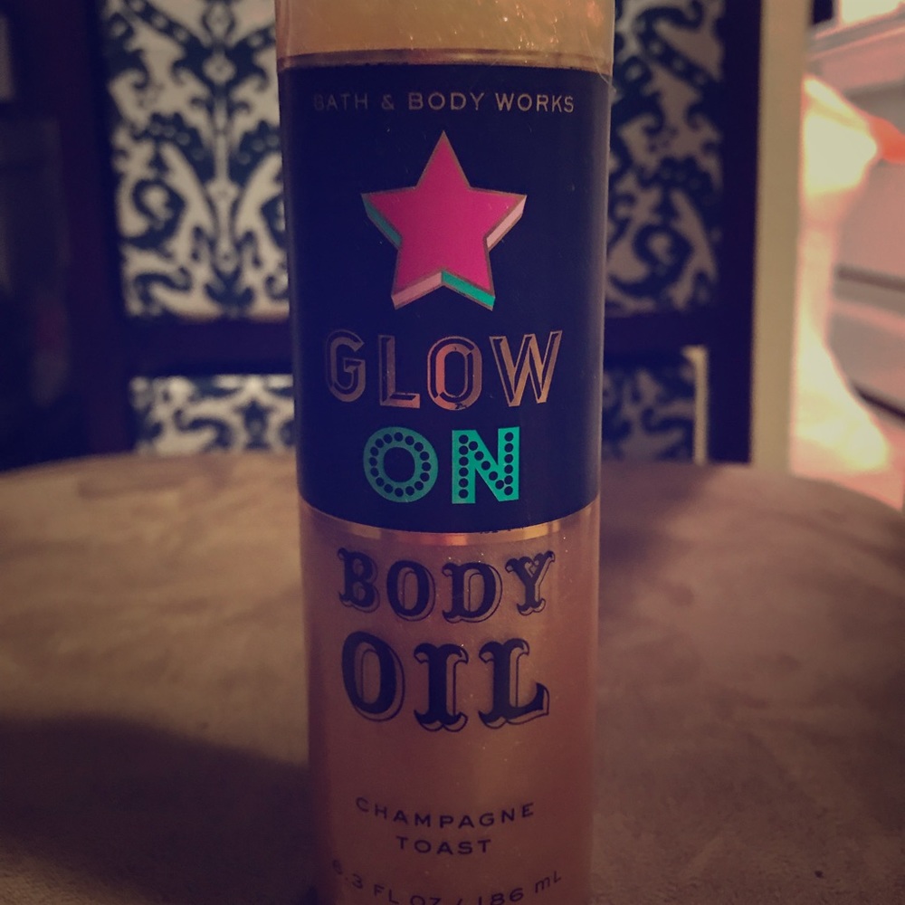 Bath and Body Works Glow On Body Oil